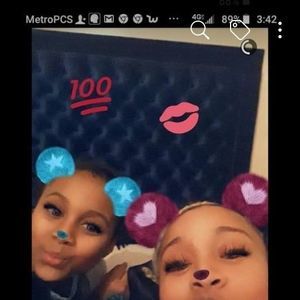 Meet your Posher, Adrienne